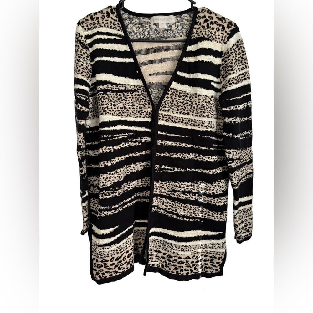 Laura Ashley SZ Medium Petite Animal Print Cardigan Sweater Hook & Eye Closure